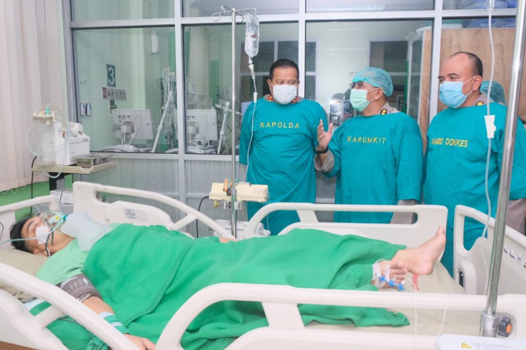 Kapolda Sulsel Jenguk Anggota Polres Jeneponto Yang Terkena Tembakan