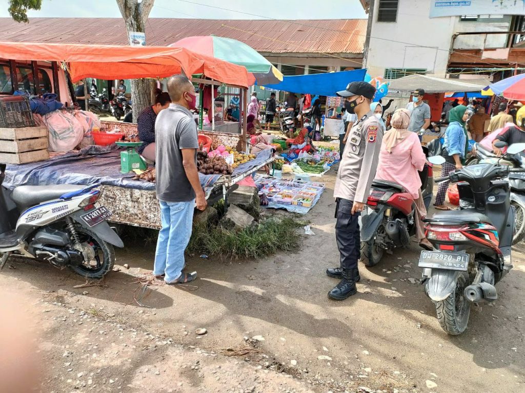 Bhabinkamtibmas Polsek Maniangpajo Sambangi Pasar Anabanua