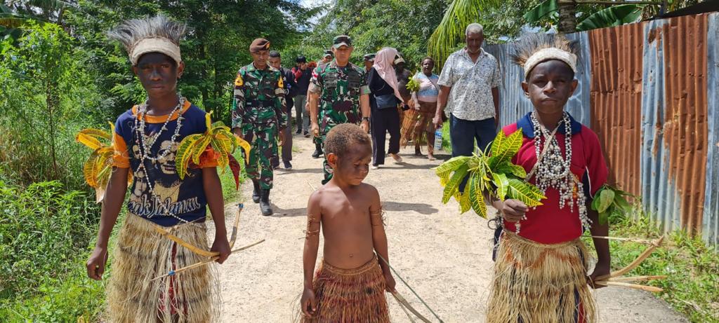 Danrem 174 ATW Anjangsana ke Kampung Adat Wasur Suku Marori Men Ngge