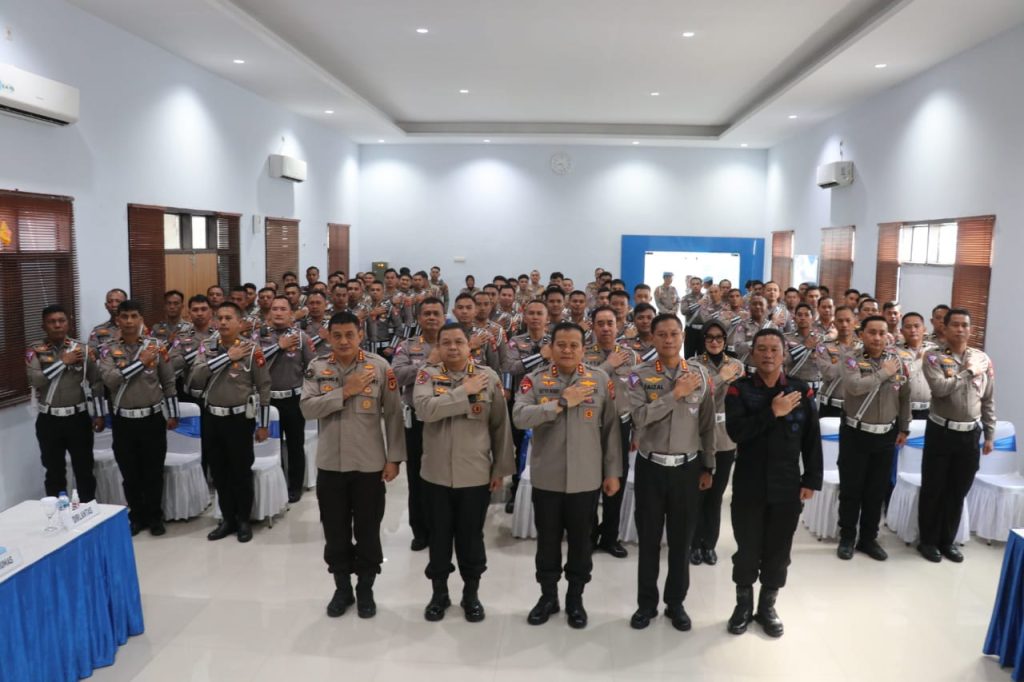 Kapolda Sulsel Lepas 75 Personel Dit Lantas Polda Sulsel Pengamanan KTT ASEAN Ke-42 Tahun 2023 Di NTT