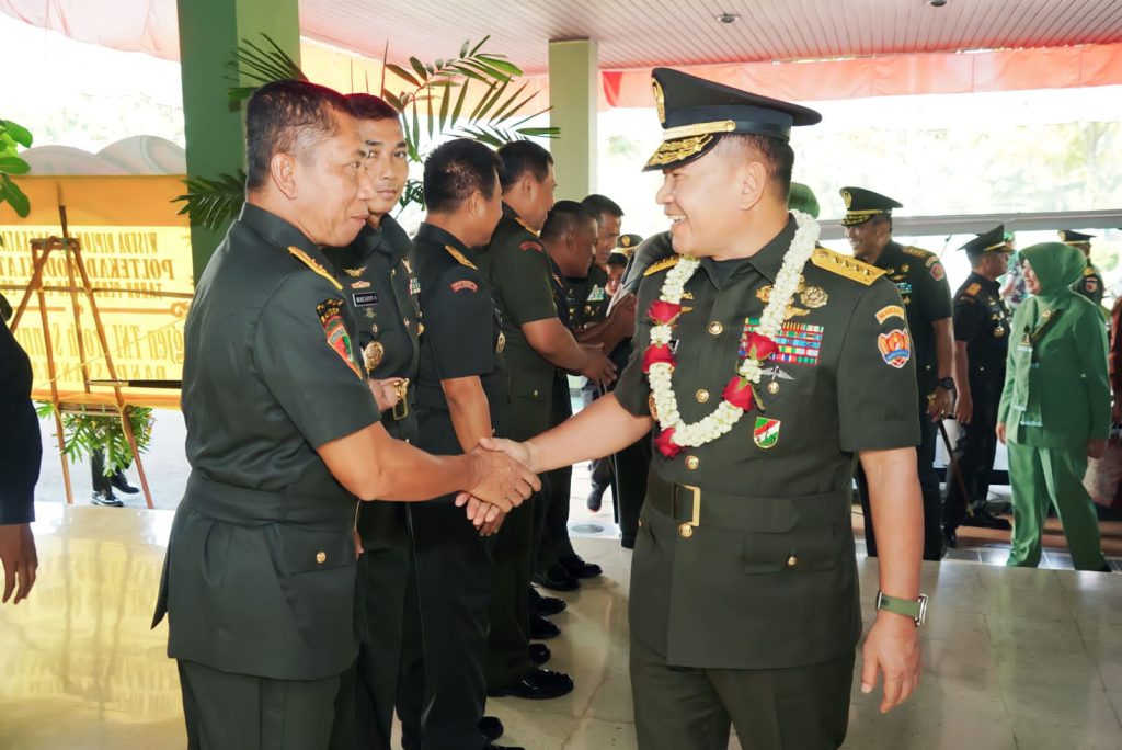 Pangdivif 2 Kostrad Hadiri Sidang Senat Terbuka Bamasis Poltekad D4 Angkatan IV Tahun Pendidikan 2019-2023