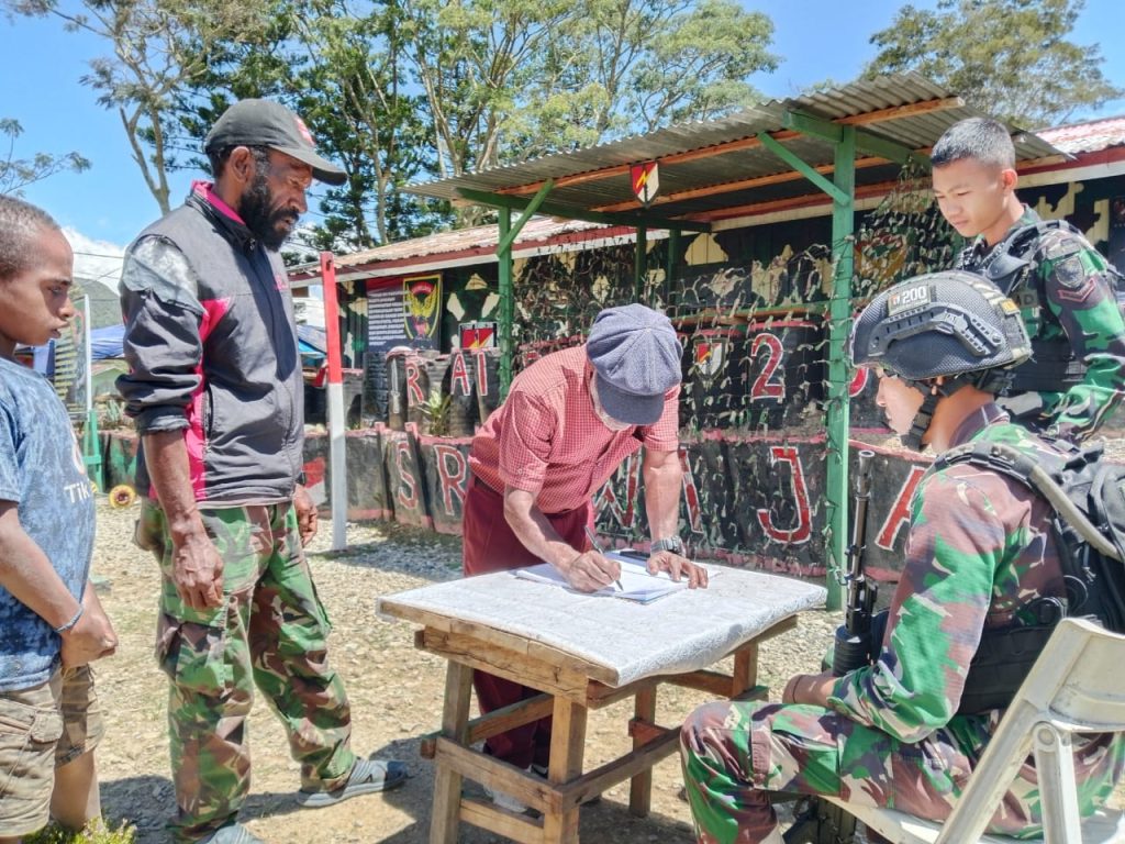 Satgas Yonif Raider 200 BN Bersilaturami Dengan Komponen Masyarakat Bolakme