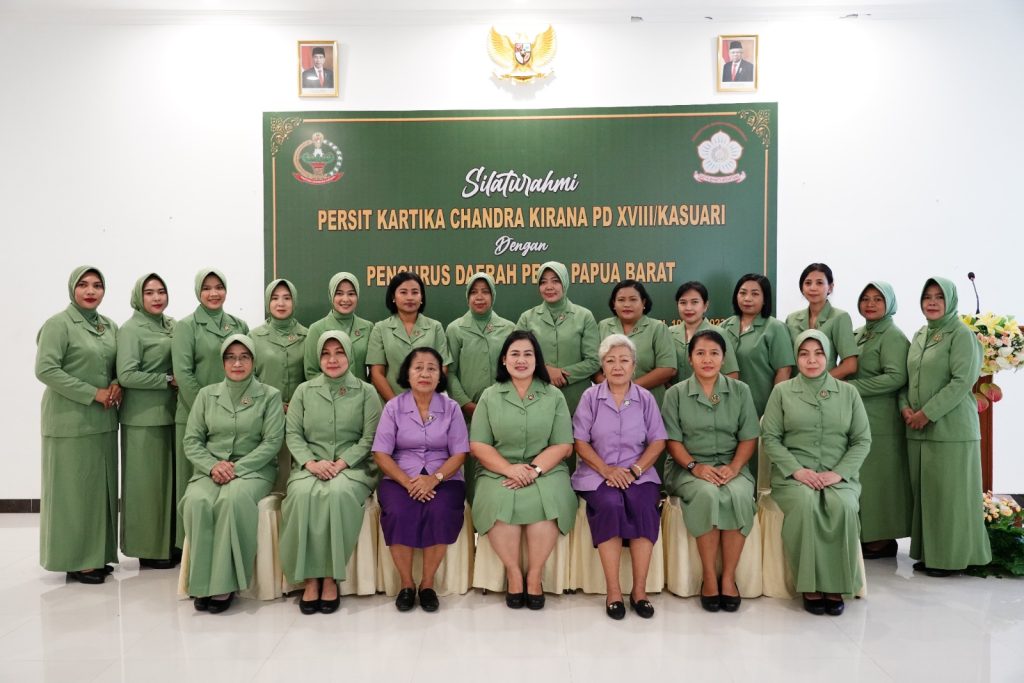 Persit KCK PD XVIII Kasuari Silaturahmi Dengan Persatua Istri Purnawirawan TNI-Polri Papua Barat