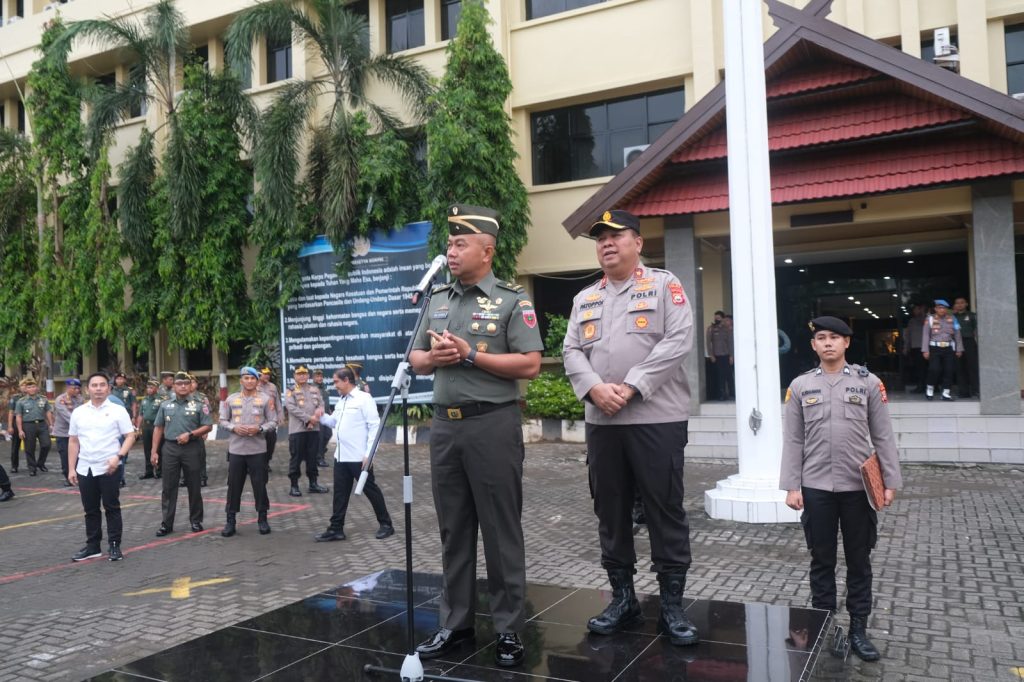 Kasdam XIV Hasanuddin Temui Wakapolda Sulsel Saat Apel Pagi