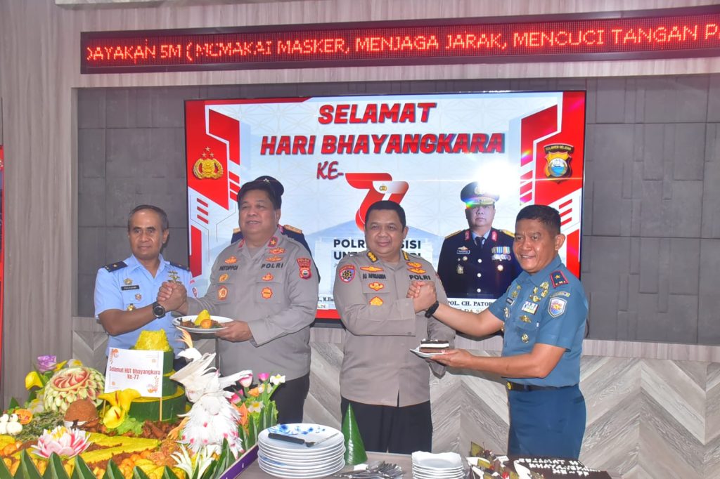Danlantamal VI Kunjungan ke Polda Sulsel Dalam Rangka HUT Bhayangkara Ke-77
