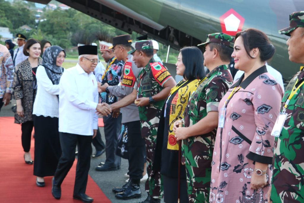 Pangdam XVIII Kasuari Sambut Wapres RI Kunker Diwilayah Papua Barat