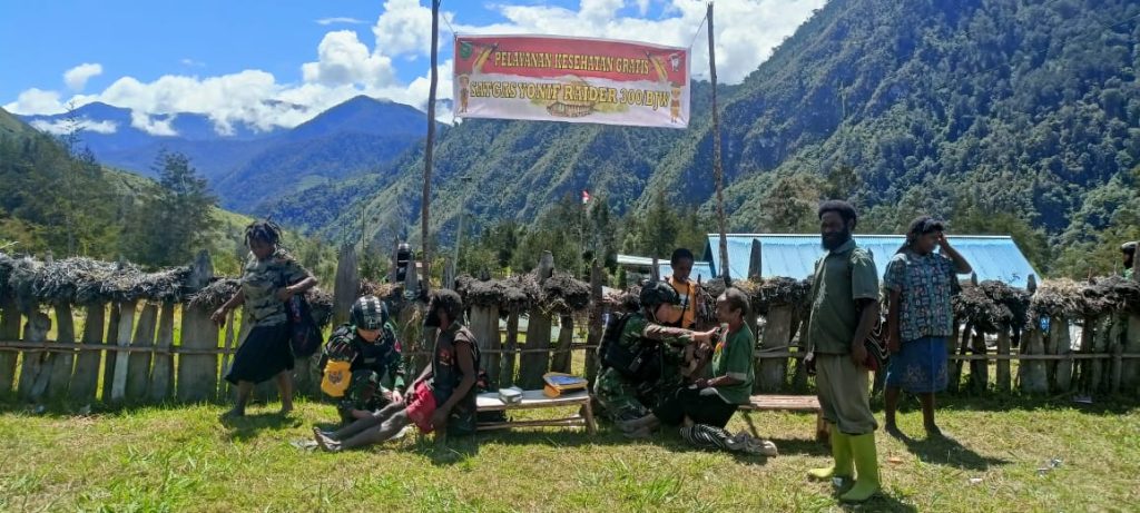 Satgas Mobile Raider 300 Siliwangi Gelar Ibadah dan Layanan Kesehatan