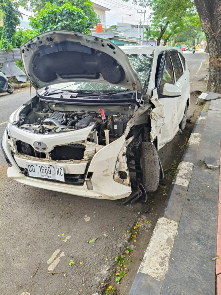 Kecelakaan Tunggal di Depan Rest Area Sasaya Kab Bantaeng, Anak. Wakil Ketua DPP LKPH RI Alami Luka Serius