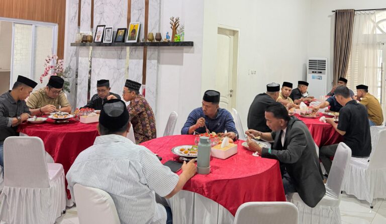 Bupati Takalar Daeng Manye Sambut Ketua Abdesi Takalar Bersama para Kades DiRujab Bupati
