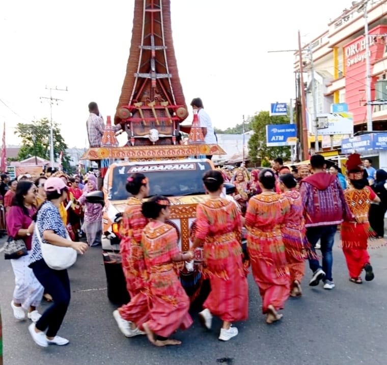Parade Budaya 5 Kilometer: Pesona Adat Bugis, Makassar, dan Toraja Hiasi Karnaval Pesparawi XIV