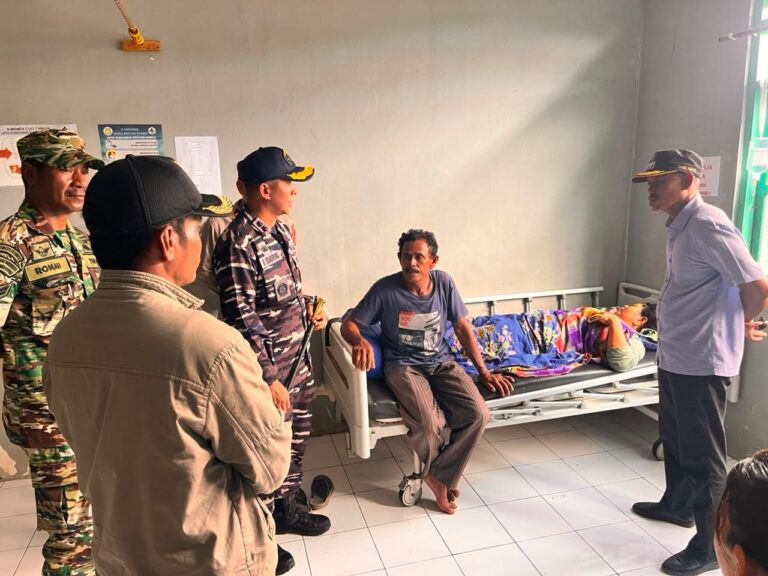 TNI AL Kodaeral VI KRI Marlin-877 Evakuasi dan Pencarian Korban KLM Nurul Salsa 01 di Perairan Kabupaten Kepulauan Selayar-Sulsel