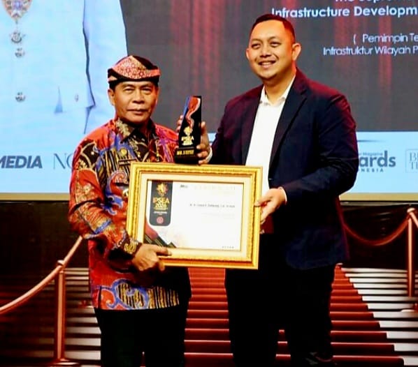 Gubernur Zainal Arifin Paliwang Raih ‘The Supreme Leader’ Atas Lompatan Infrastruktur Perbatasan