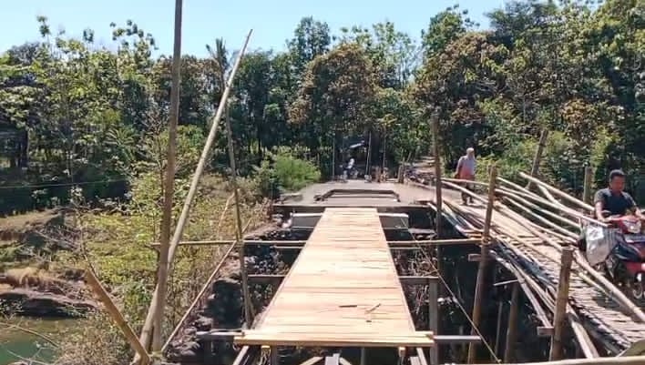 TNI Bersama Warga Percepat Pembangunan Dua Jembatan Gantung di Gowa, Akses Wilayah Terpencil Mulai Terbuka