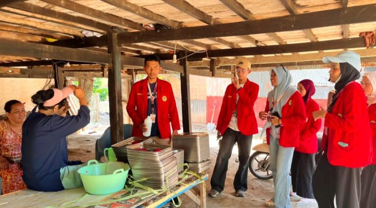 Sargacycle Unhas Resmi Serahkan Hasil Inovasi, Dorong Kemandirian Pesisir Laikang Lewat Eco-Enzyme