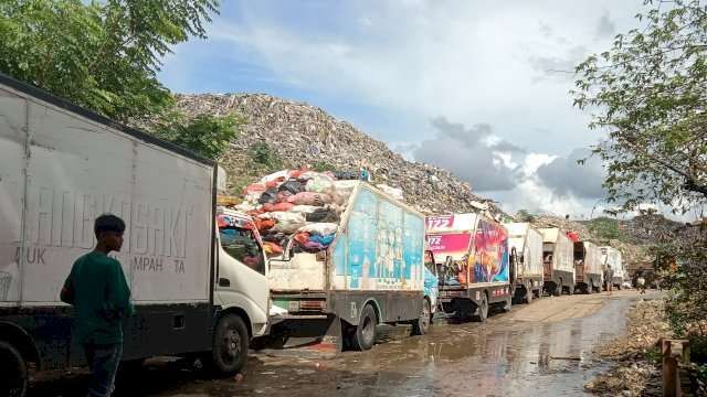 Makassar Berlakukan Pemilahan Sampah, Lima Armada Pengangkut Ditolak Masuk TPA Tamangapa