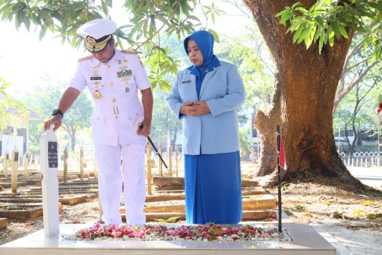 Peringati Hari Jadi Kodaeral, Jajaran Kodaeral VI Laksanakan Ziarah di TMP Panaikang
