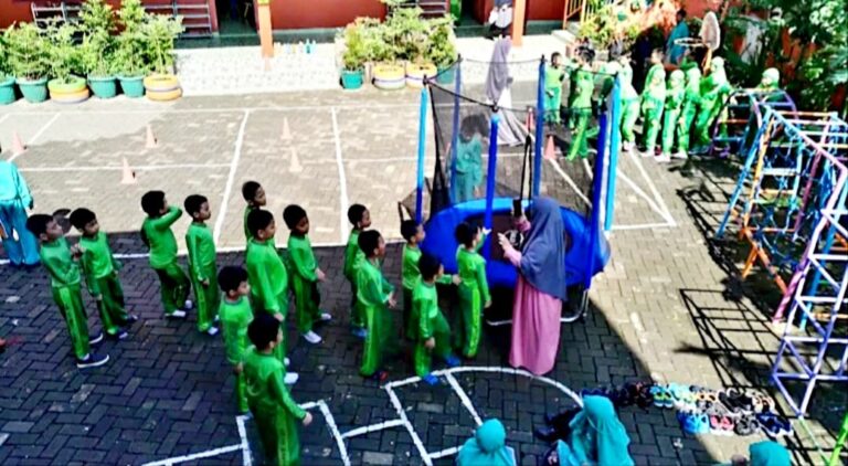 Jeritan Hati Ibu ABK di Makassar: Dampingi Anak ASD-ADHD yang Dirumahkan TK Mutiara Tanpa Kepastian Status