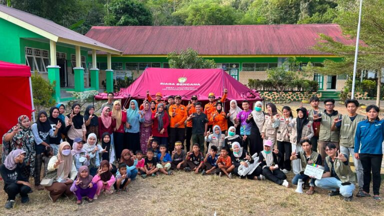 Tim LONTARA PPK ORMAWA SPACE FT-UH Perkuat Kesiapsiagaan Warga Desa