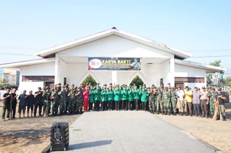 Jelang HUT RI Ke-81, Sinergitas TNI-Polri dan Masyarakat Gelar Karya Bakti di TMP Romanglompoa