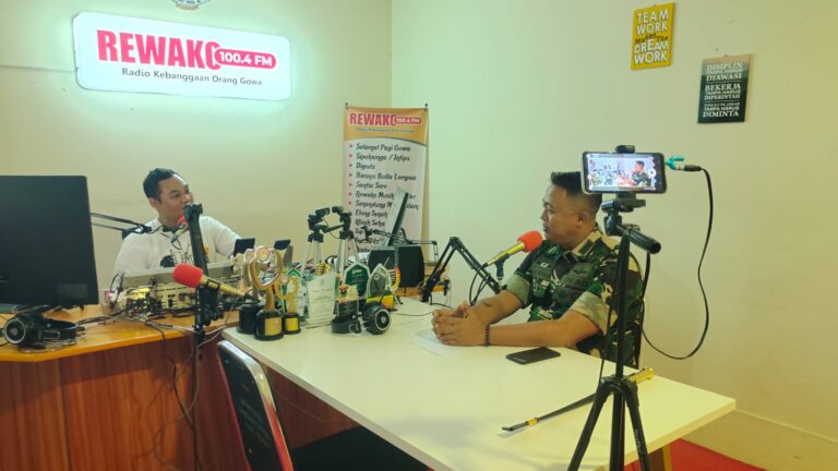 Bahas Jembatan Garuda dan KDKMP, Dandim 1409/Gowa Sapa Warga Lewat Podcast Radio Rewako 100.4 FM