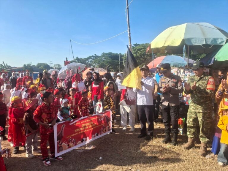 Semarak HUT Ke-81 RI, Babinsa Dampingi Gerak Jalan dan Karnaval di Bontonompo