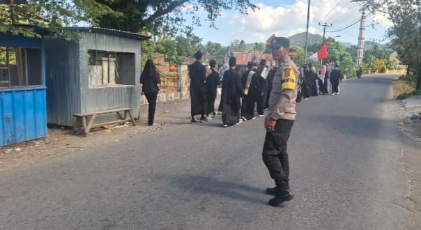 Sukses Amankan Gerak Jalan dan Pawai di Kota Ralla, Polsek Tanete Riaja Tunjukkan Profesionalisme