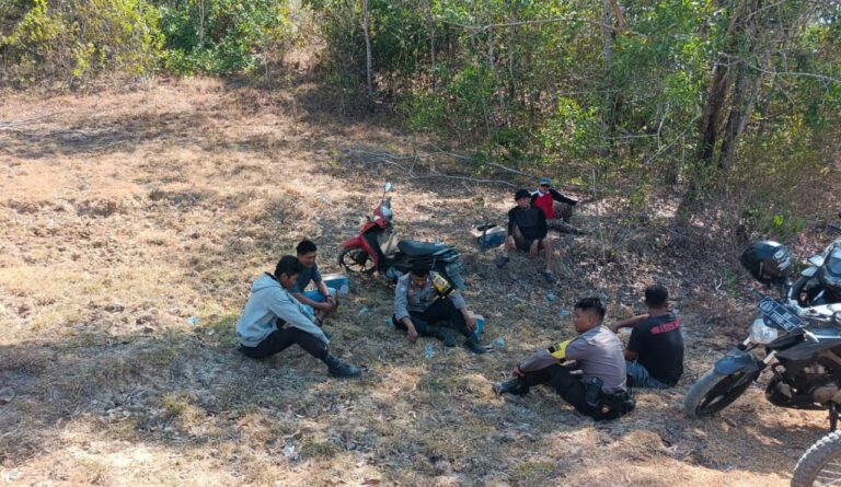 Dari Lereng Gunung, Polisi, Koramil, dan Warga Bersatu Jinakkan Karhutla Kading