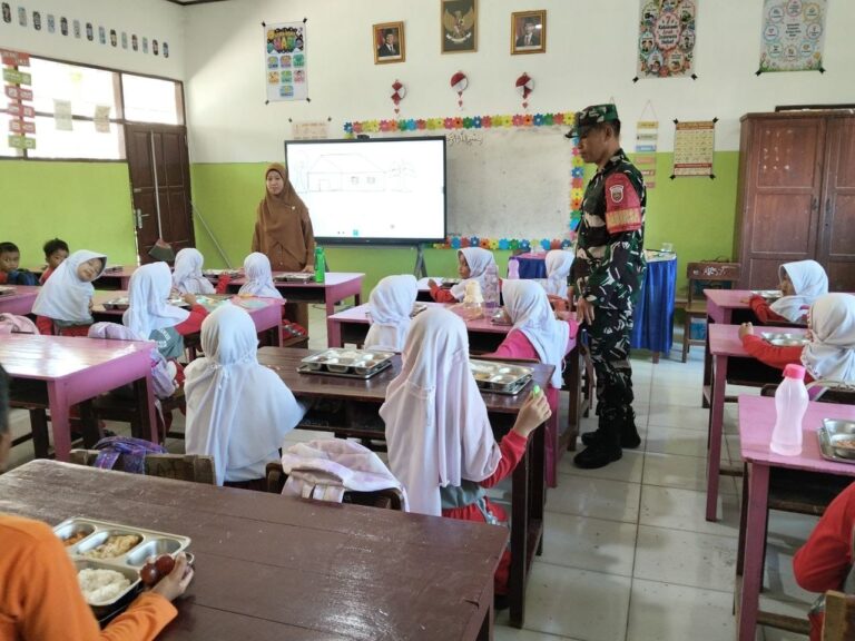 Dukung Pemenuhan Gizi Anak, Babinsa dan Yayasan Gowata Salurkan 544 Porsi MBG di Toddotoa