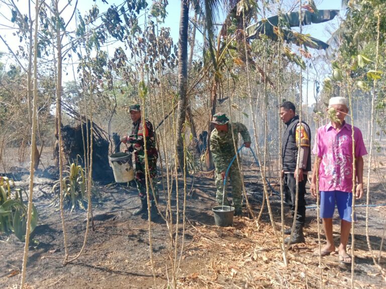 TNI-Polri dan Warga Gerak Cepat Padamkan Karhutla Seluas 2,5 Hektare di Gowa