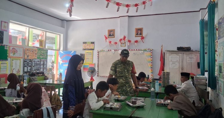 Babinsa Bajeng Kawal Operasional SPPG Mata Allo, Sasar 2.931 Penerima Manfaat
