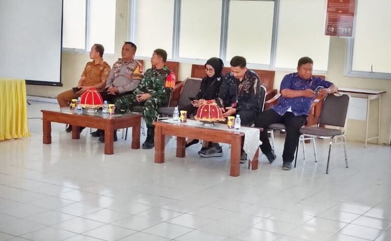 Dorong Transparansi Pelayanan Pendidikan, Babinsa Romangloe Hadiri Forum Konsultasi Publik SMP 24 Gowa