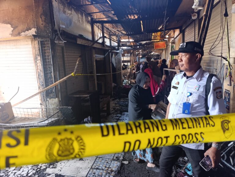 Kebakaran Pasar Pabaeng-baeng Barat, 29 Tempat Usaha Terbakar, 8 Pedagang Terdampak..?