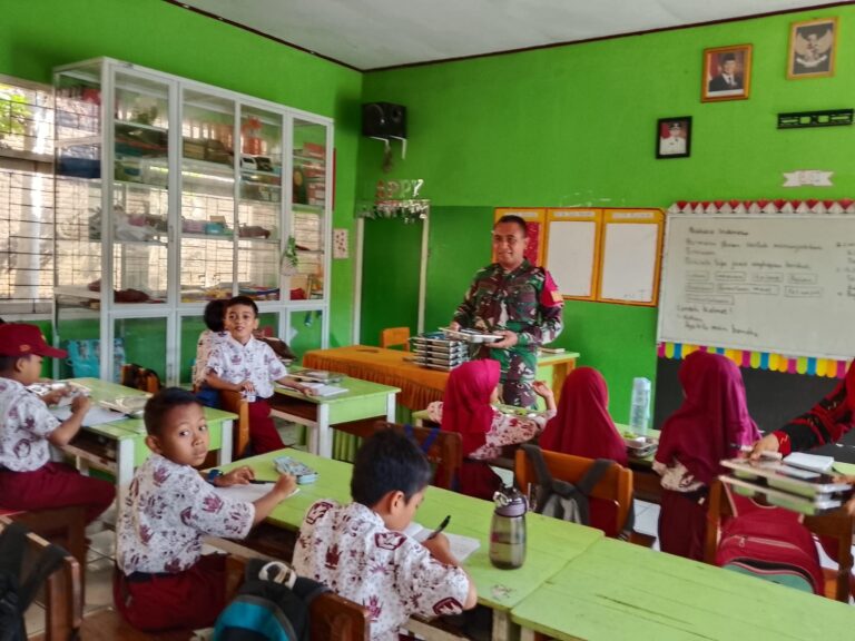 Kawal Program Gizi, Babinsa Pantau Penyaluran MBG di Lempangan Gowa