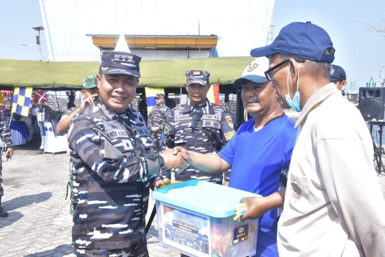 Kodaeral VI Gelar Baksos Dan Bakkes “Aku Cinta Laut” Hari Jadi Ke-81 TNI AL Tahun 2026 Di Pelabuhan Paotere Makassar