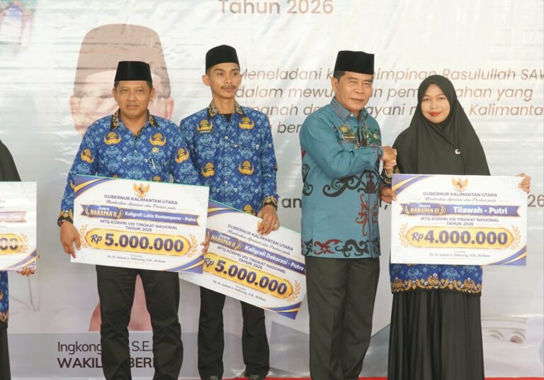 Peringatan Maulid Nabi 1448 H, Gubernur Zainal Serahkan Apresiasi Bagi Juara MTQ Korpri Nasional
