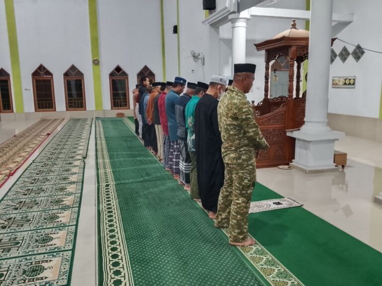 Safari Subuh, Babinsa Cikoro Gowa Komsos dengan Tokoh Agama
