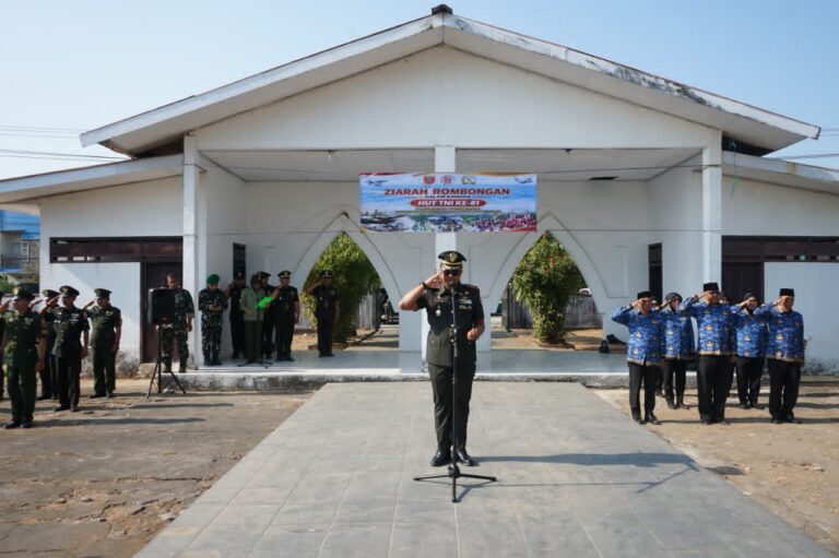 Dandim 1409/Gowa, pimpin Ziarah ke Taman Makam Pahlawan (TMP Romang Lompoa) dalam rangka Peringati HUT TNI ke-81