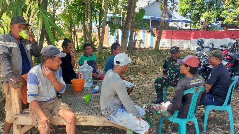 Cegah Kebakaran dan Jaga Keamanan Lingkungan, Pemdes dan Babinsa Kalebarembeng Gelar Komsos