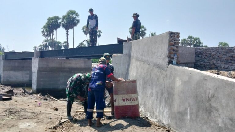 Gotong Royong TNI dan Warga Gowa Kebut Pembangunan Jembatan Garuda di Gowa