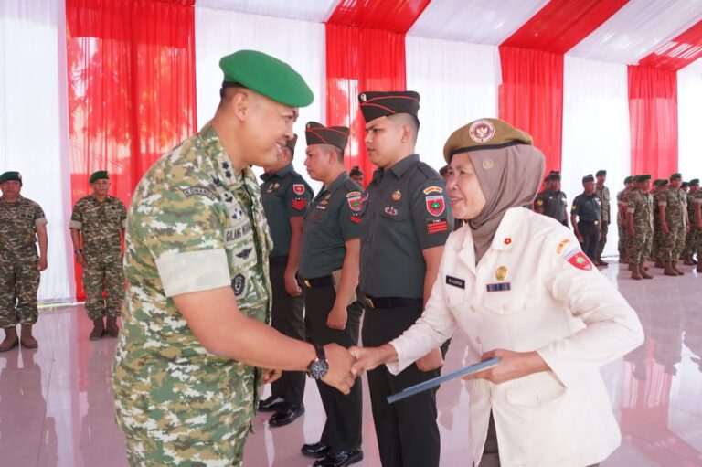 Dandim Gowa Pimpin Kenaikan Pangkat 38 Personel, Dua PNS Dilepas Purna Bakti