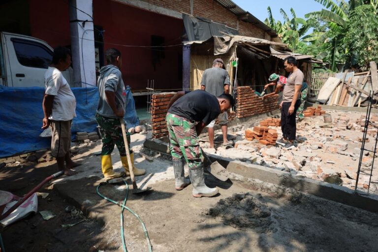 Wujudkan Hunian Layak, Kodim 1409/Gowa Lanjutkan Pembangunan Rumah Syahrir dan Ismail
