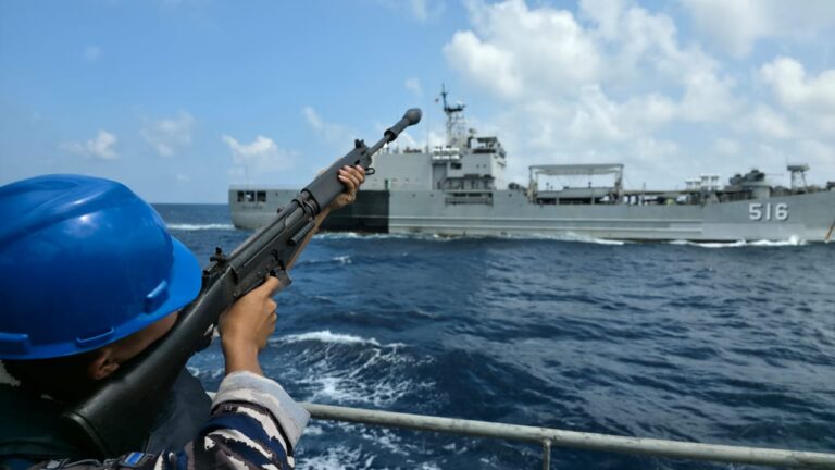 TNI AL Perkuat Kesiapan Tempur melalui Latihan Terpadu di Laut Jawa dan Selat Makassar